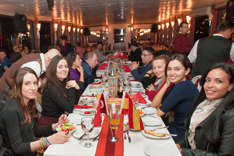 cena turca crucero en estambul