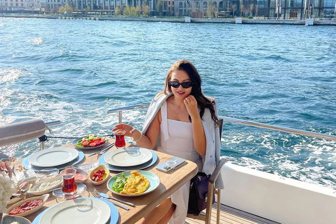 Tour de Desayuno en Barco