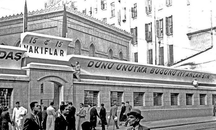 Mezquita Aga - Barrio de Pera en Estambul